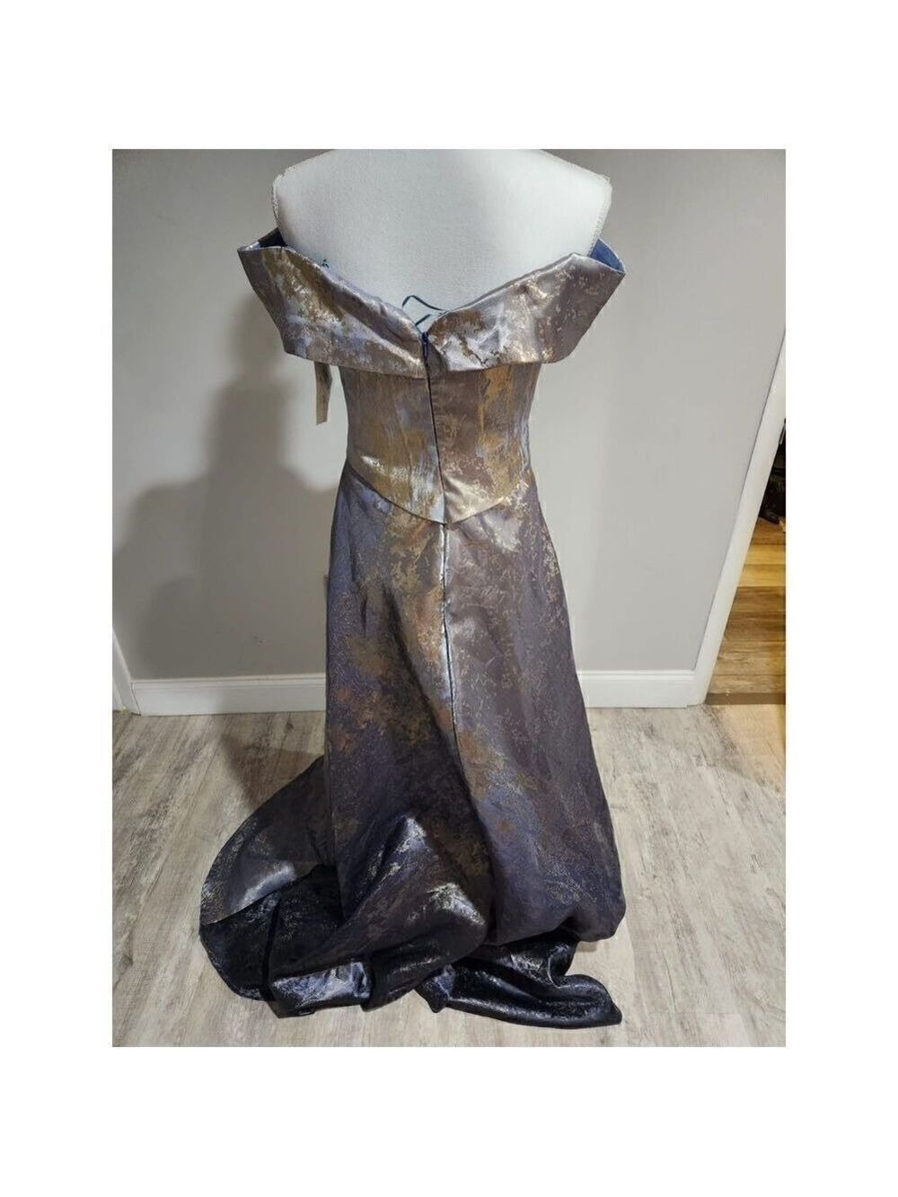 Rene Ruiz Metallic Off-the-Shoulder Gown size 4 NWT - Picture 3 of 5